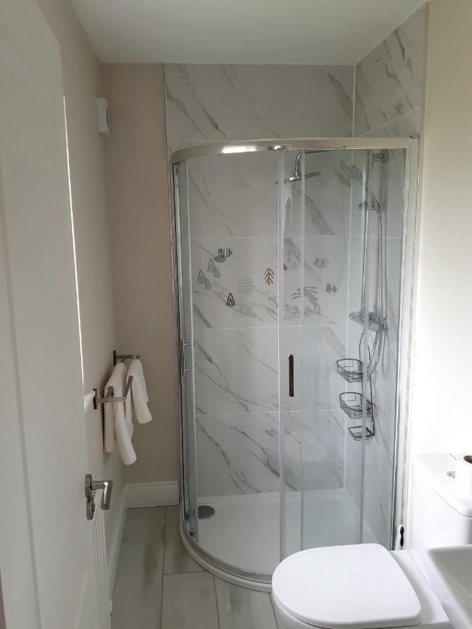 Ensuite At The Foot Of Dublin Mountains Bagian luar foto