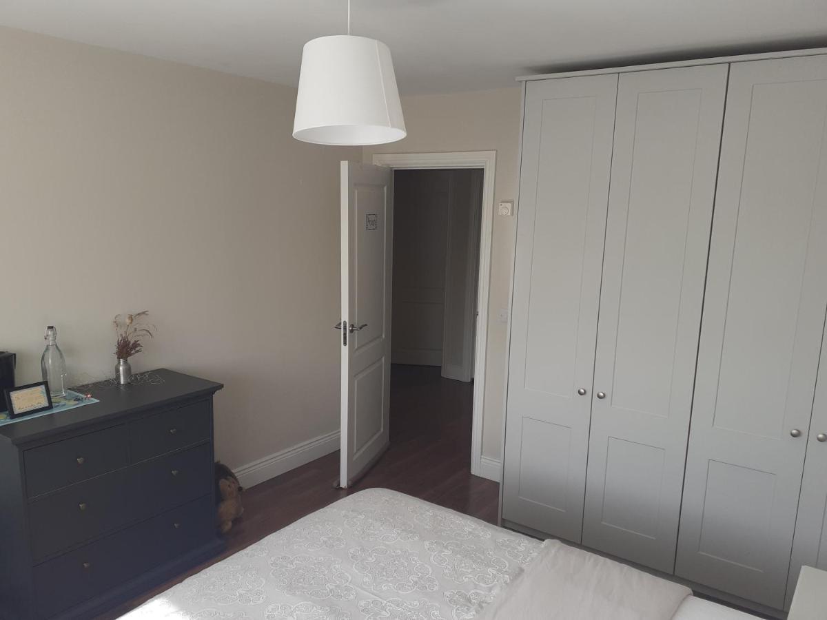 Ensuite At The Foot Of Dublin Mountains Bagian luar foto
