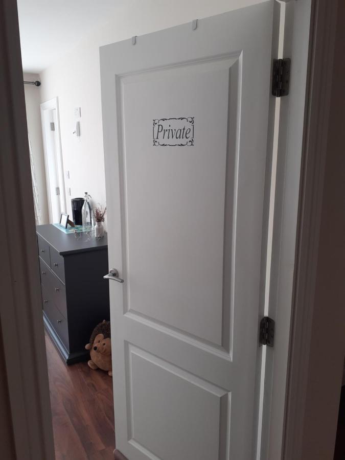 Ensuite At The Foot Of Dublin Mountains Bagian luar foto