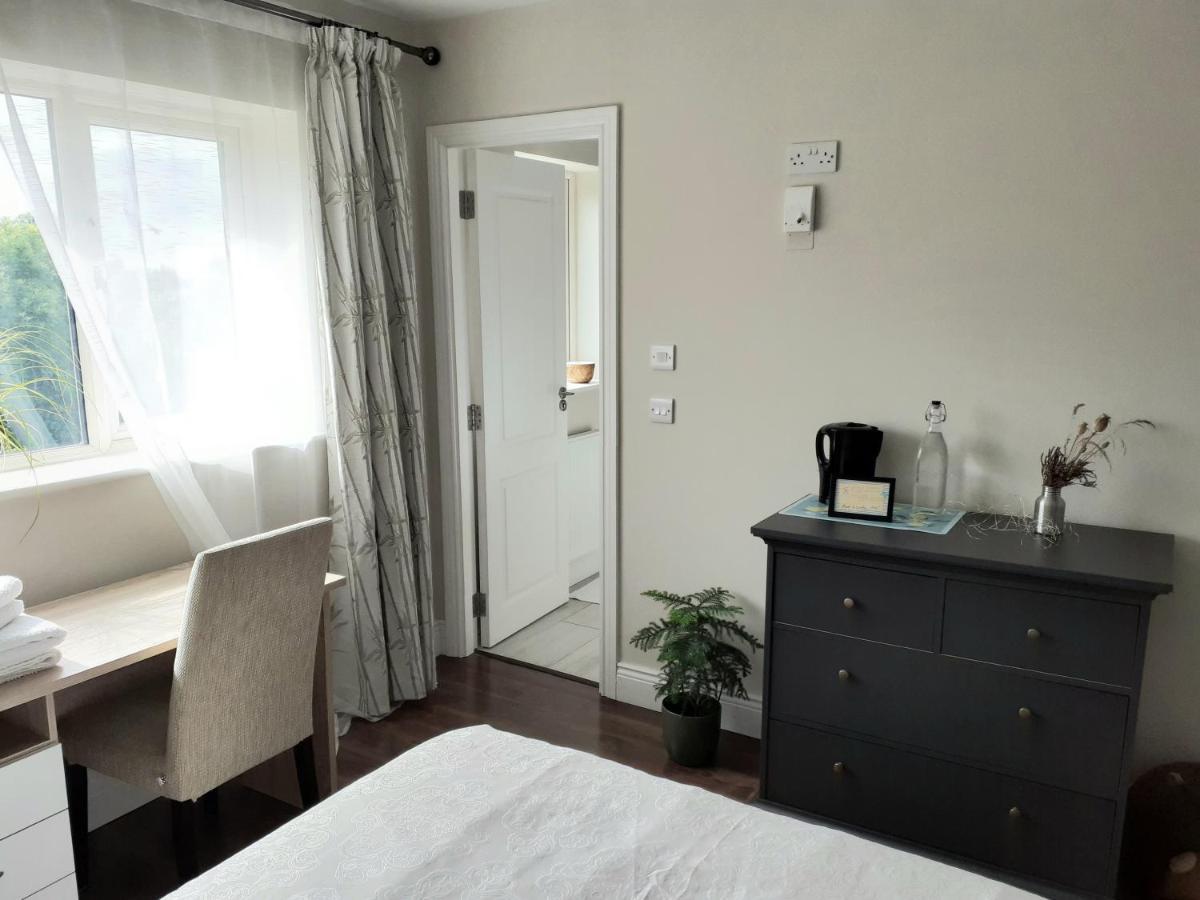 Ensuite At The Foot Of Dublin Mountains Bagian luar foto